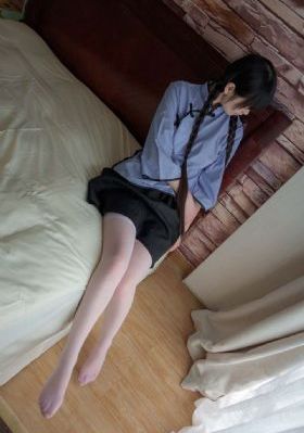 丝袜美女办公室床亲吻视频_BD国语在线观看视频