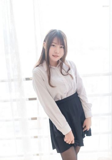 宫女被解开衣服让皇上摸亲_国产剧高清视频播放